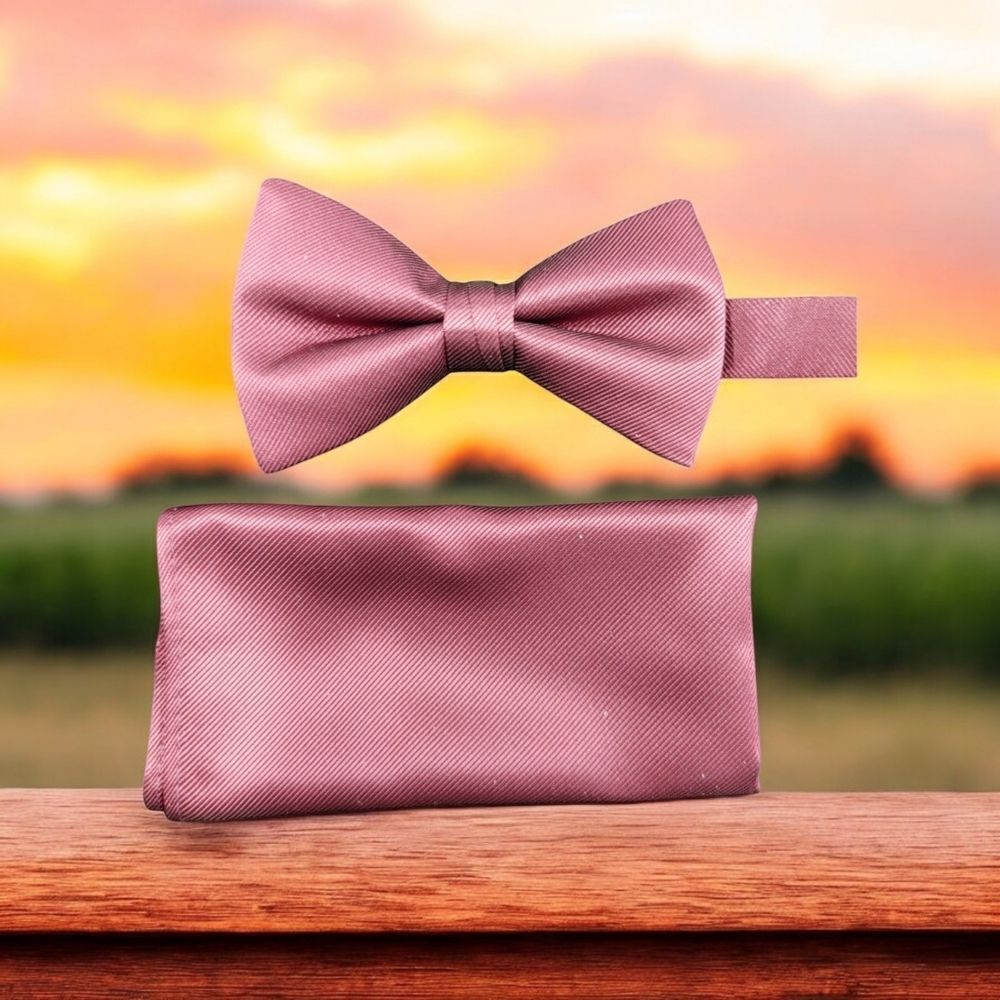 MEN'S LARR BRIO SIMPLY SOLID WINE BOW TIE & POCKET SQUARE SET.